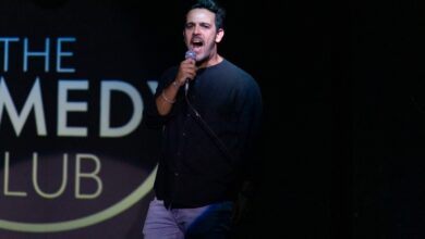 Photo of Davide DDL, ridere e riflettere con la stand-up comedy