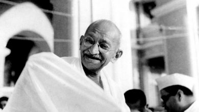 Photo of Santi dubbi, Gandhi era davvero contro la violenza?